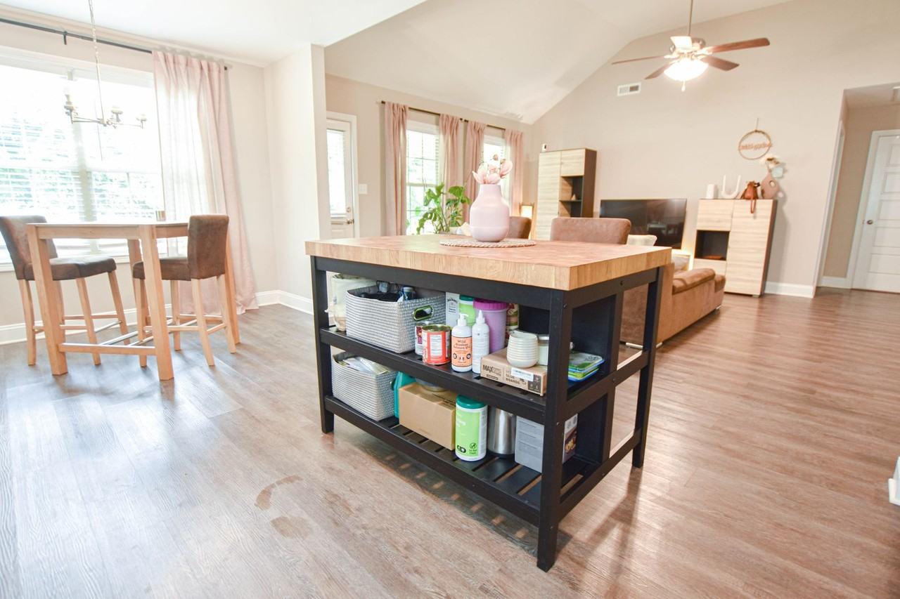 893 Lutz Ln - Photo 7 of 15