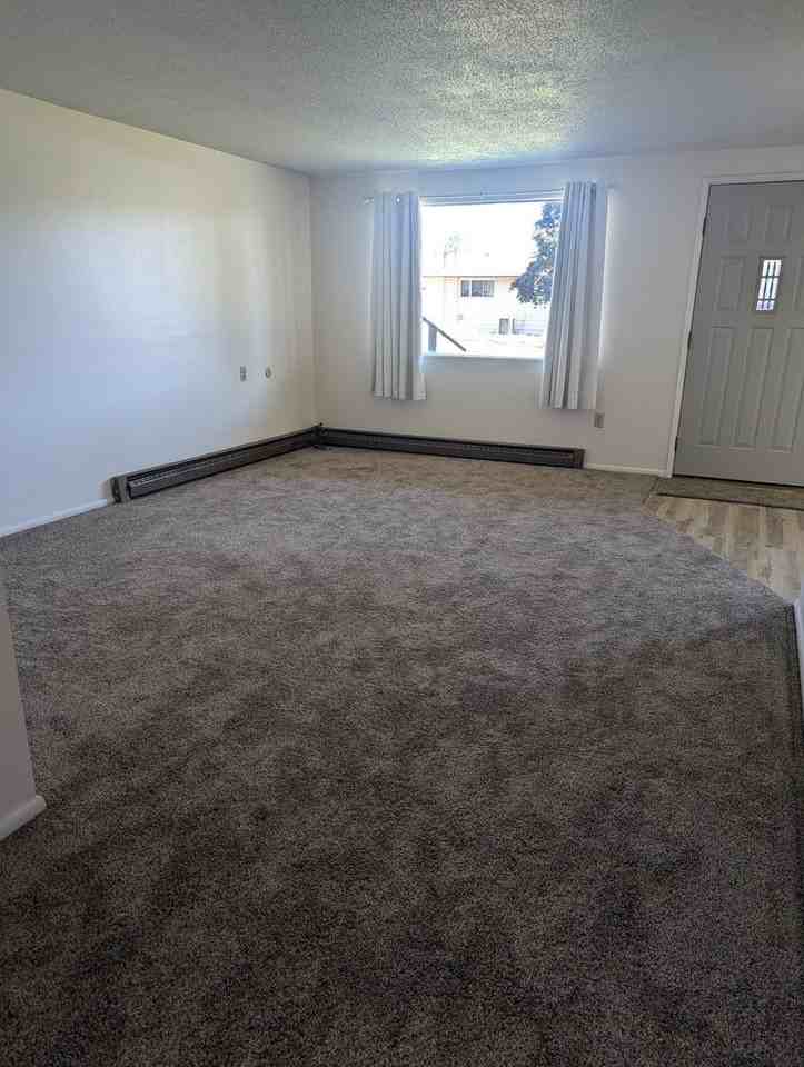 1484 Terrace Dr - Photo 3 of 14