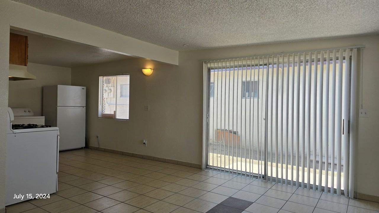 900 H St - Photo 4 of 27