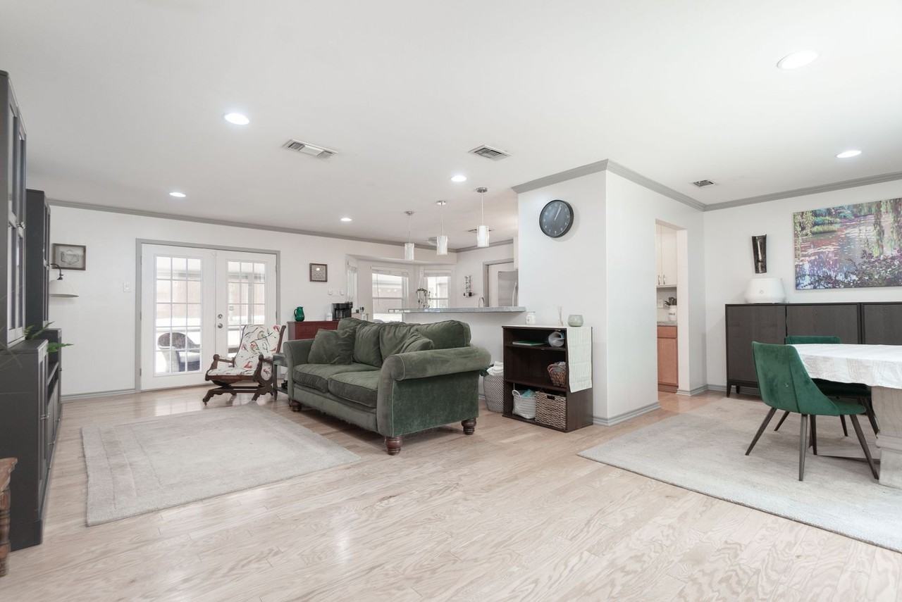 2902 Sir Phillip Dr - Photo 3 of 15