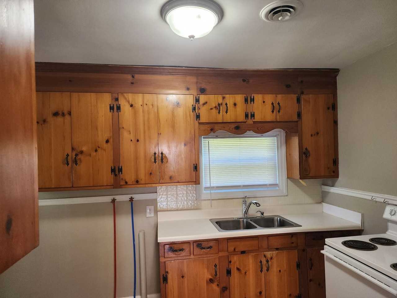 1427 Overlook St - Photo 2 of 10