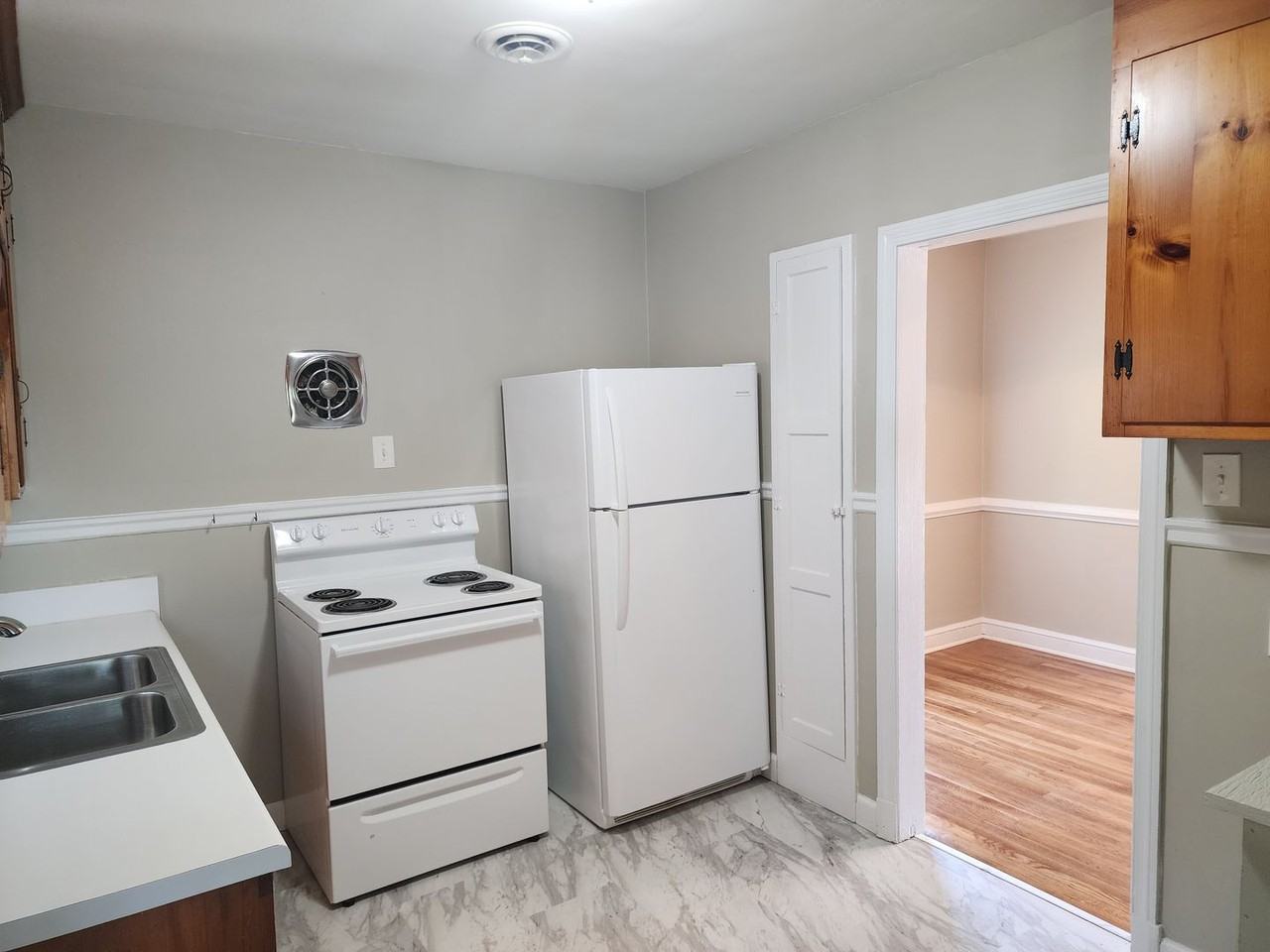 1427 Overlook St - Photo 3 of 10