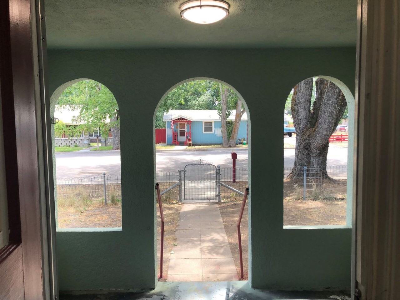 148 S Fairfield Ave - Photo 2 of 26