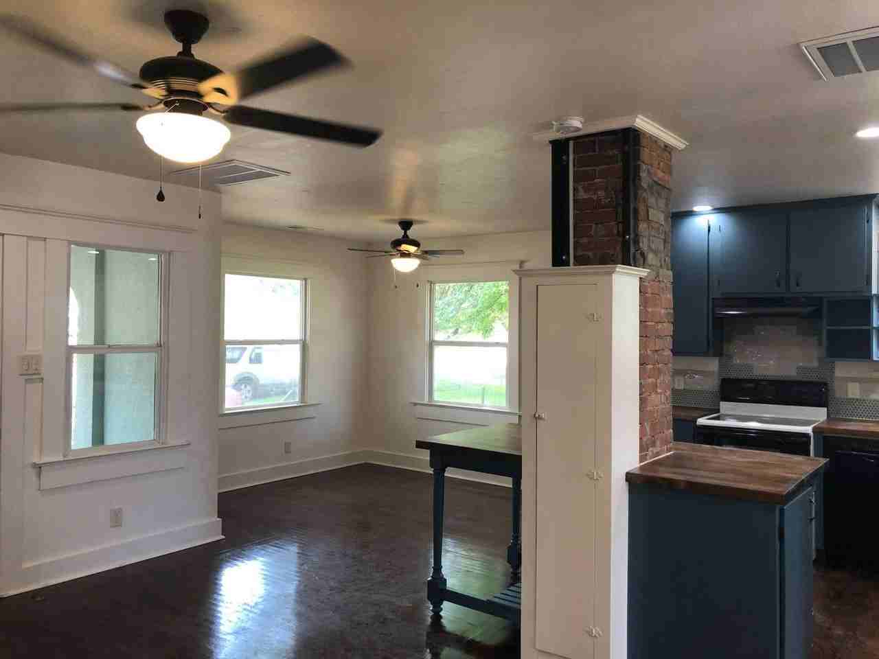 148 S Fairfield Ave - Photo 5 of 26