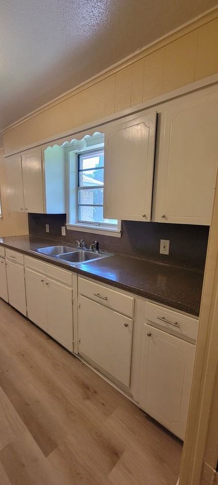 1125 Mcdaniel Dr - Photo 3 of 19