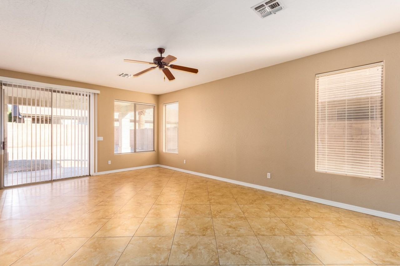 3556 E Hampton Ln - Photo 3 of 26