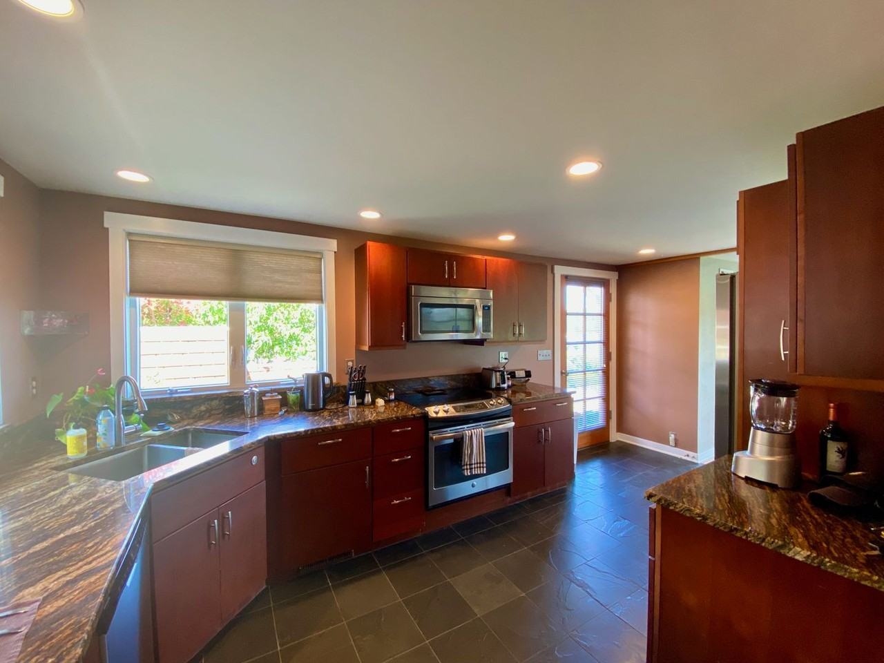 475 Harrison St - Photo 4 of 19