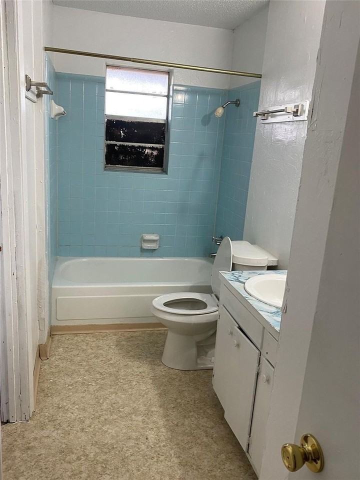 1706 Peach St - Photo 2 of 5