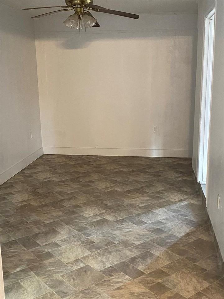 1706 Peach St - Photo 3 of 5