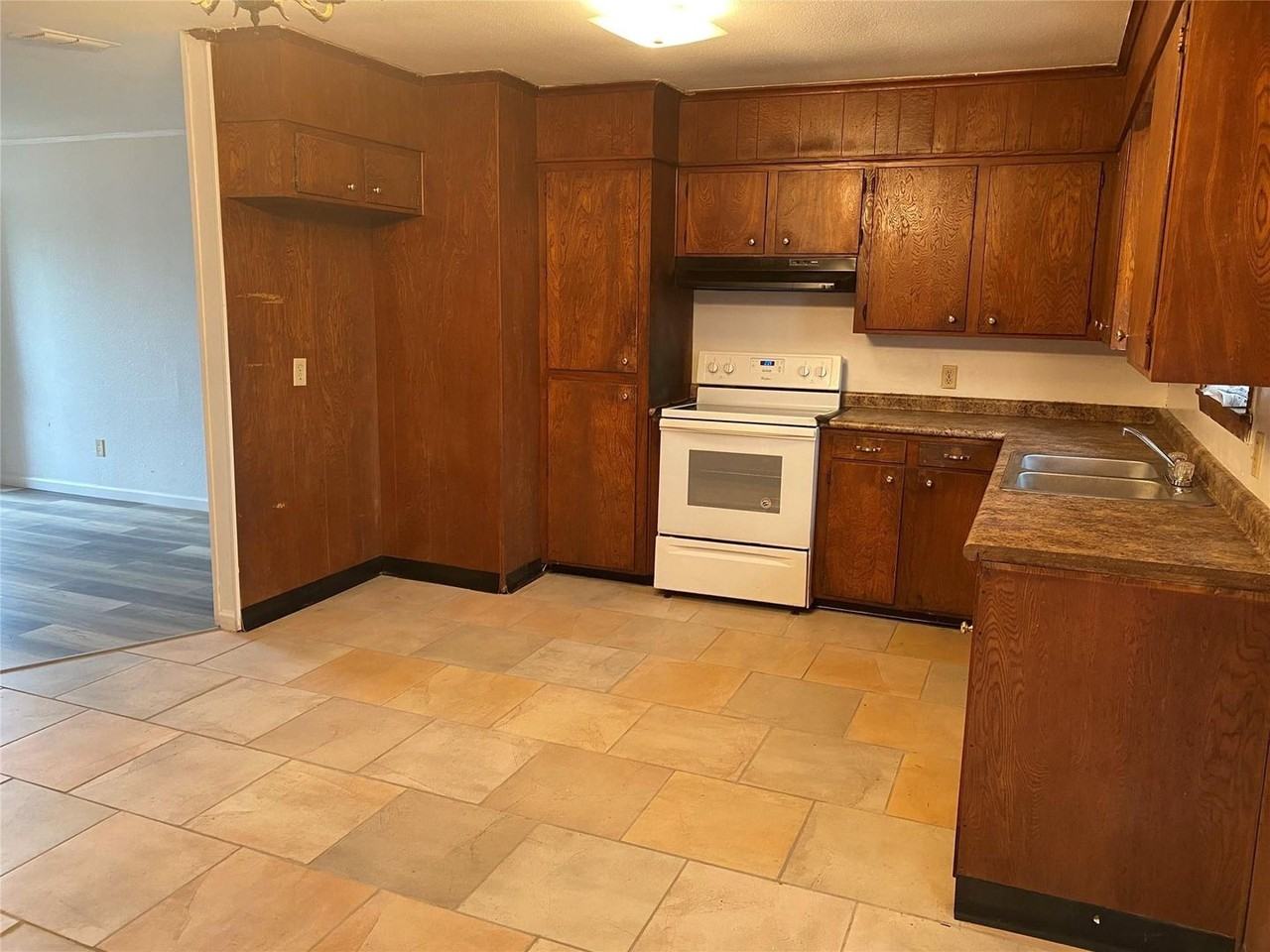 1706 Peach St - Photo 4 of 5