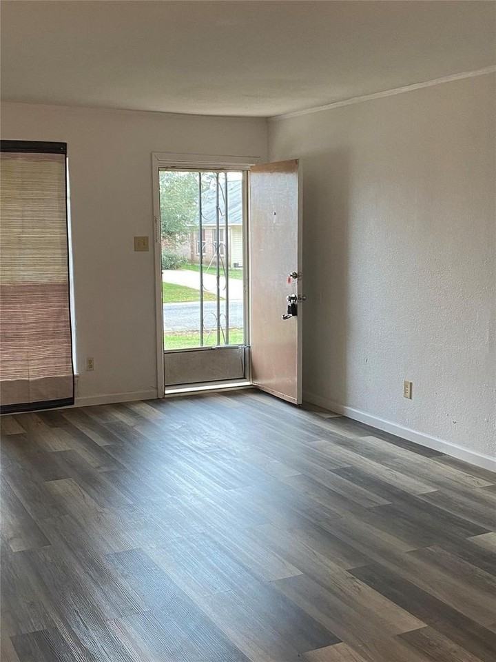 1706 Peach St - Photo 5 of 5