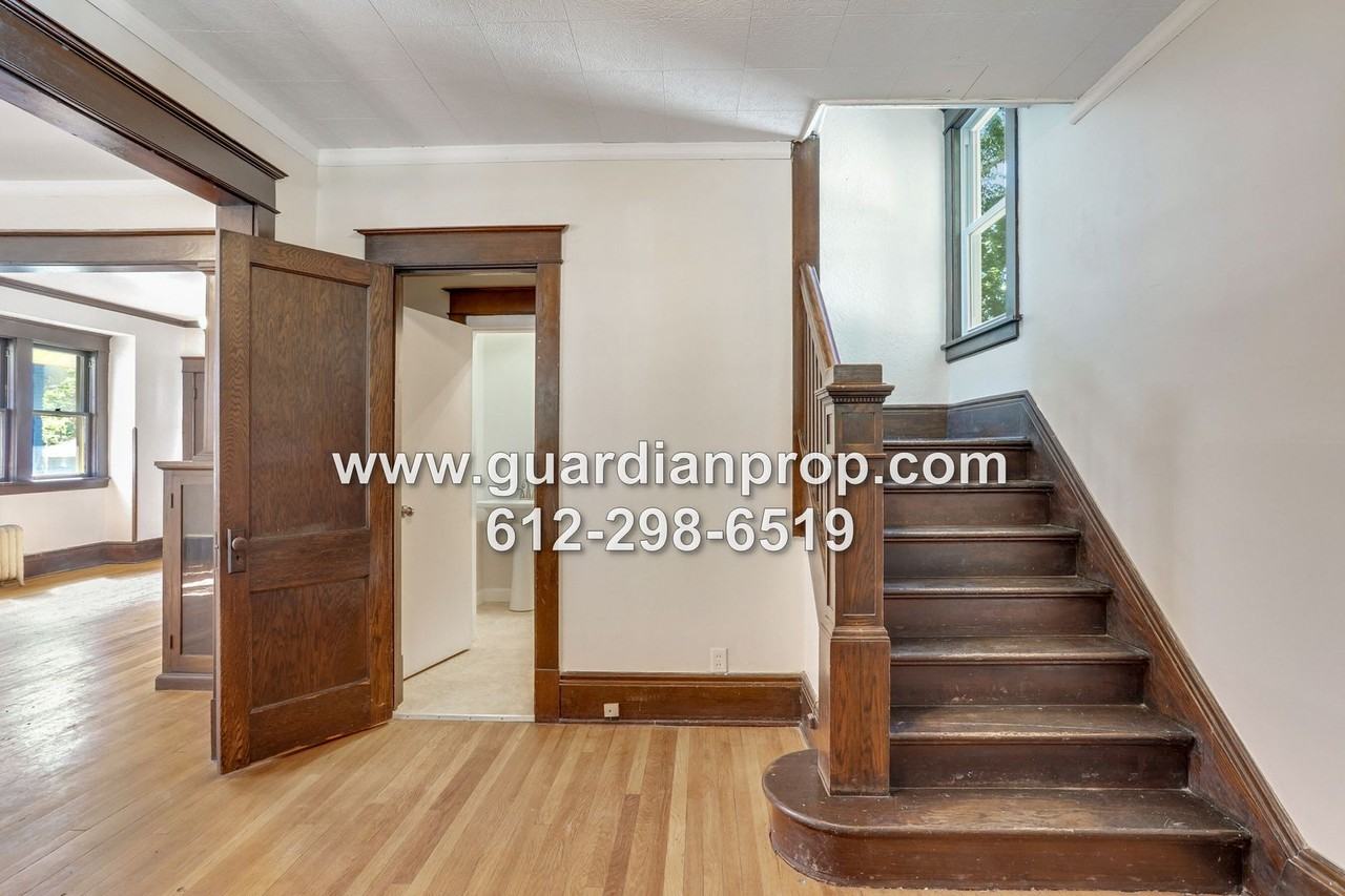 1612 Minnehaha Ave W - Photo 2 of 17