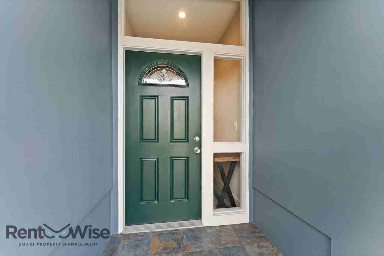 275 Willits St - Photo 3 of 37