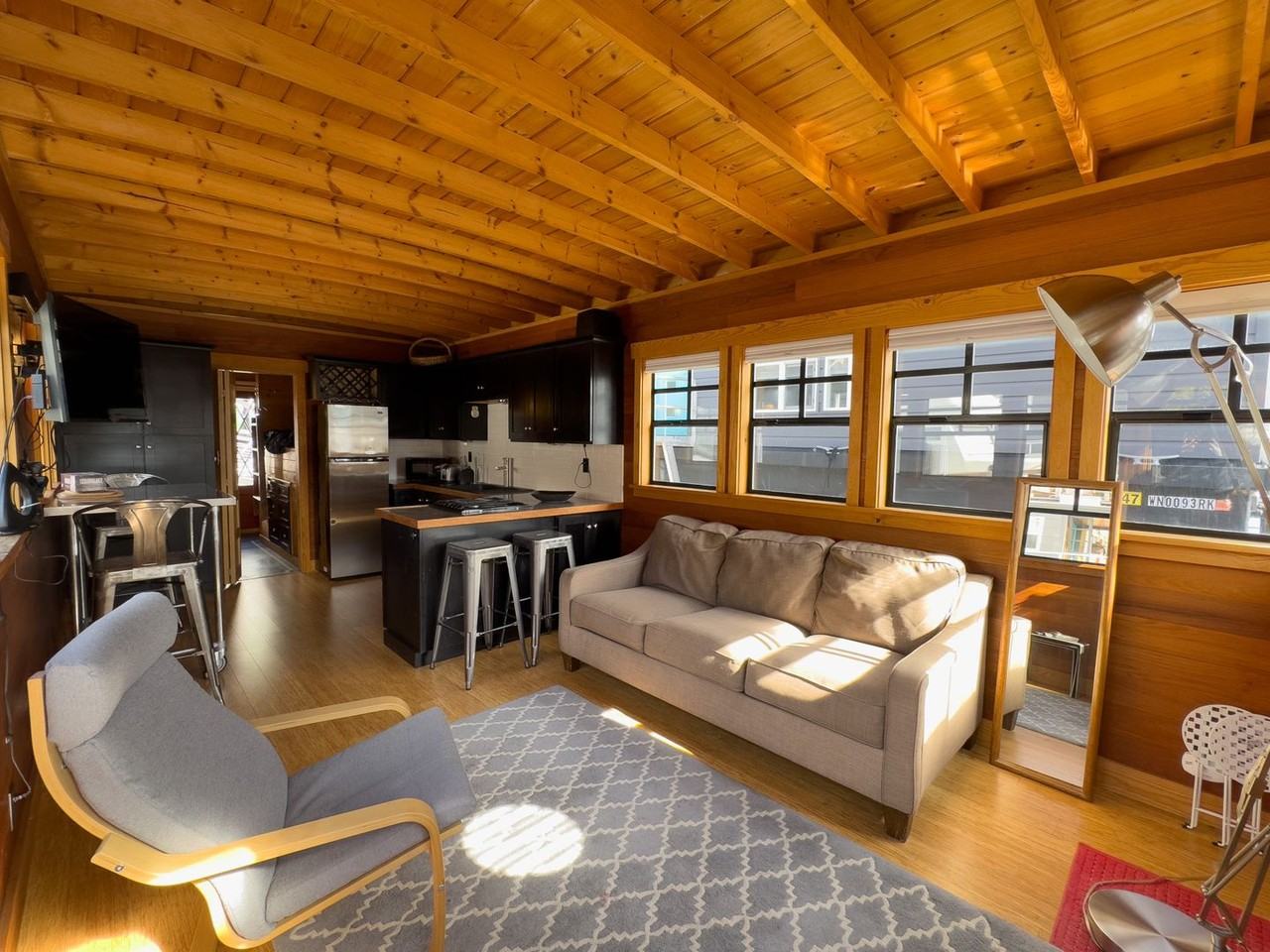 4733 Shilshole Ave Nw - Photo 4 of 16