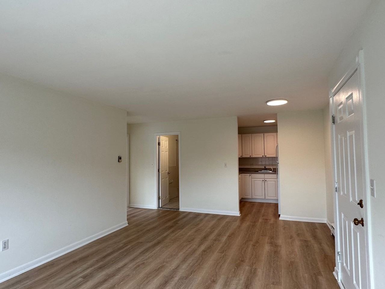 23 Embassy Rd - Photo 3 of 33