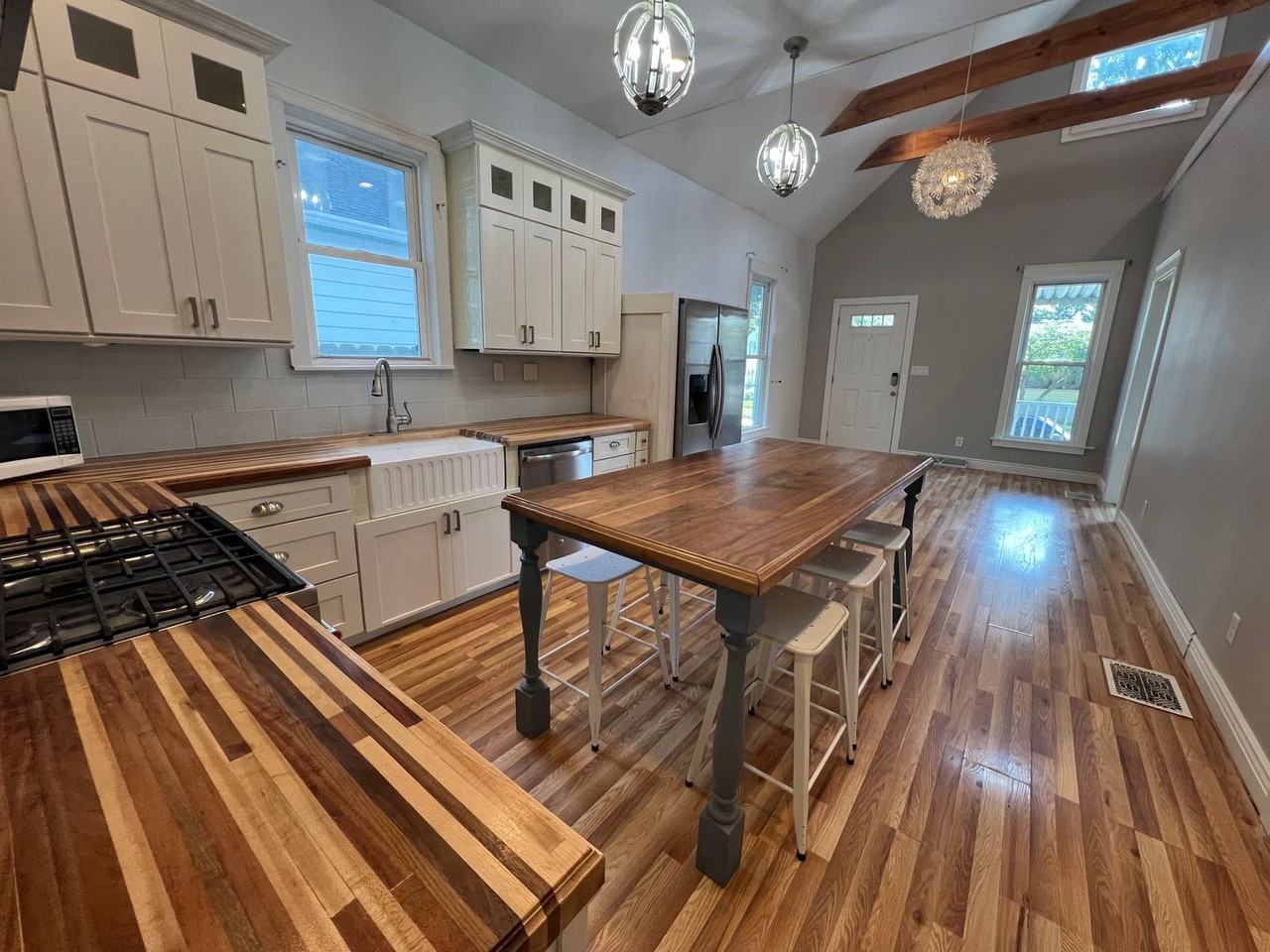 807 N Oak St - Photo 2 of 12