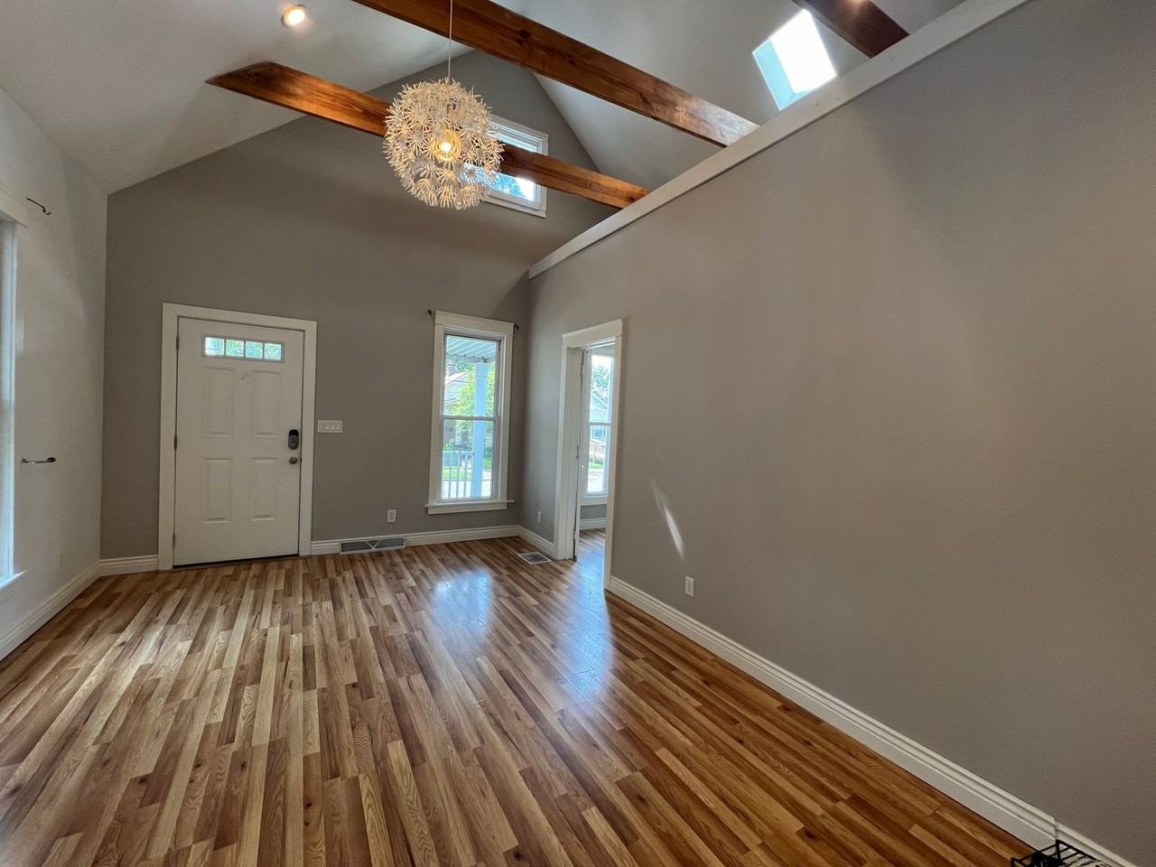 807 N Oak St - Photo 3 of 12