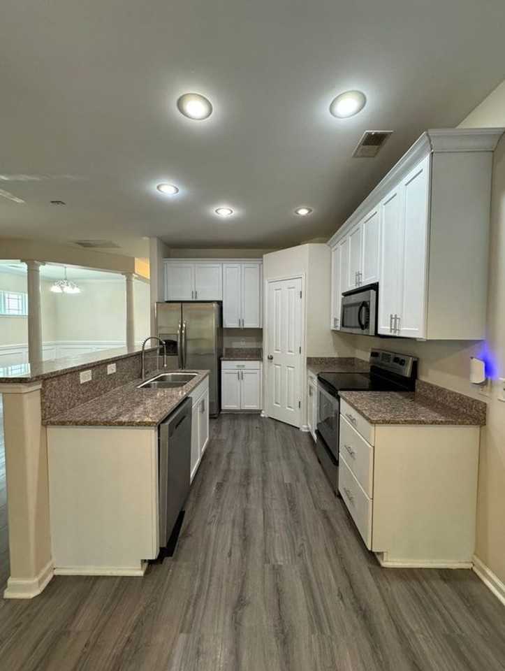 670 Summer Hill Way - Photo 7 of 23