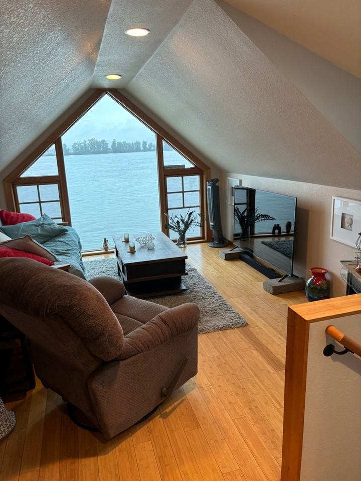 2060 The Strand - Photo 3 of 22