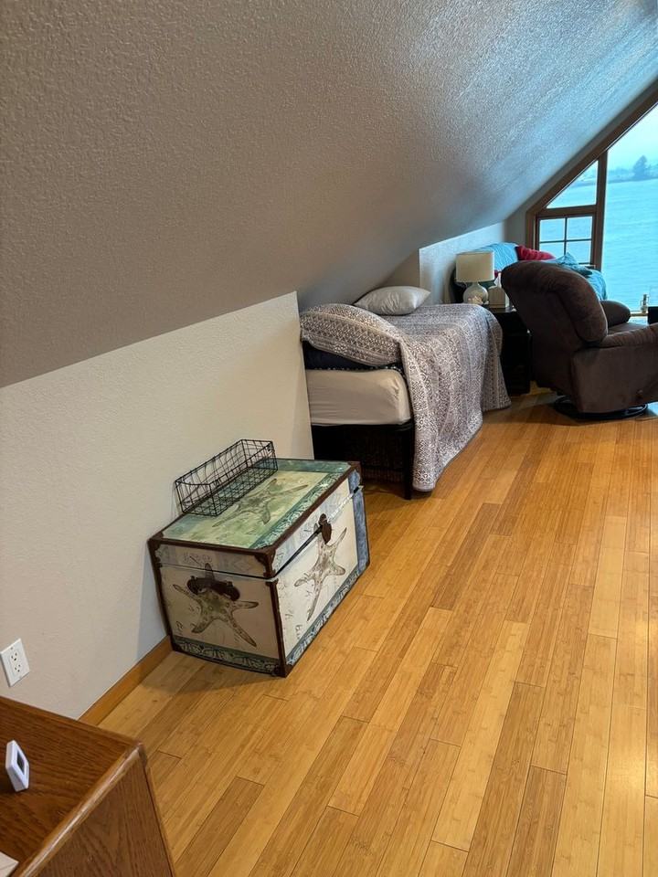 2060 The Strand - Photo 4 of 22