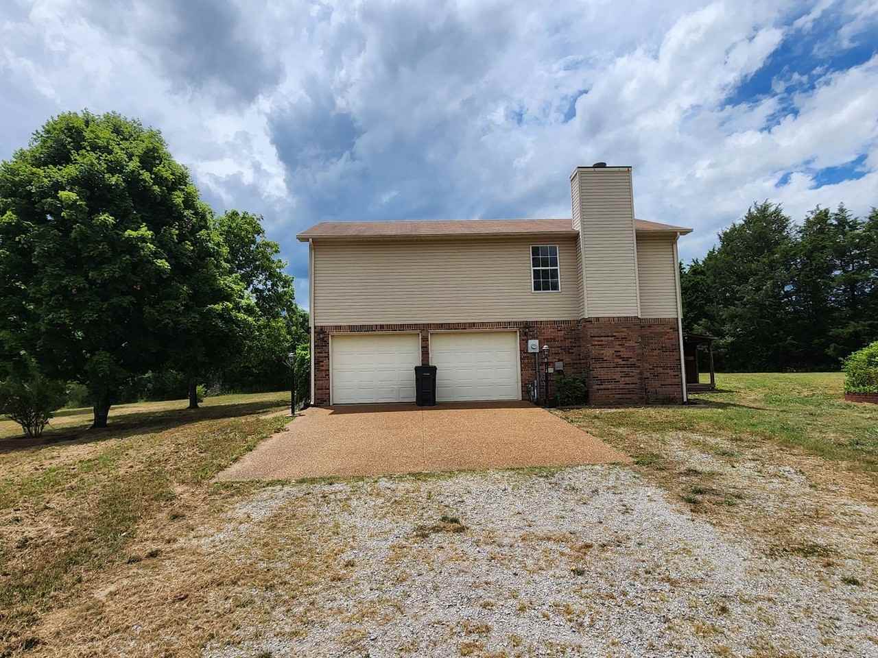 1653 Bear Creek Pike - Photo 3 of 22