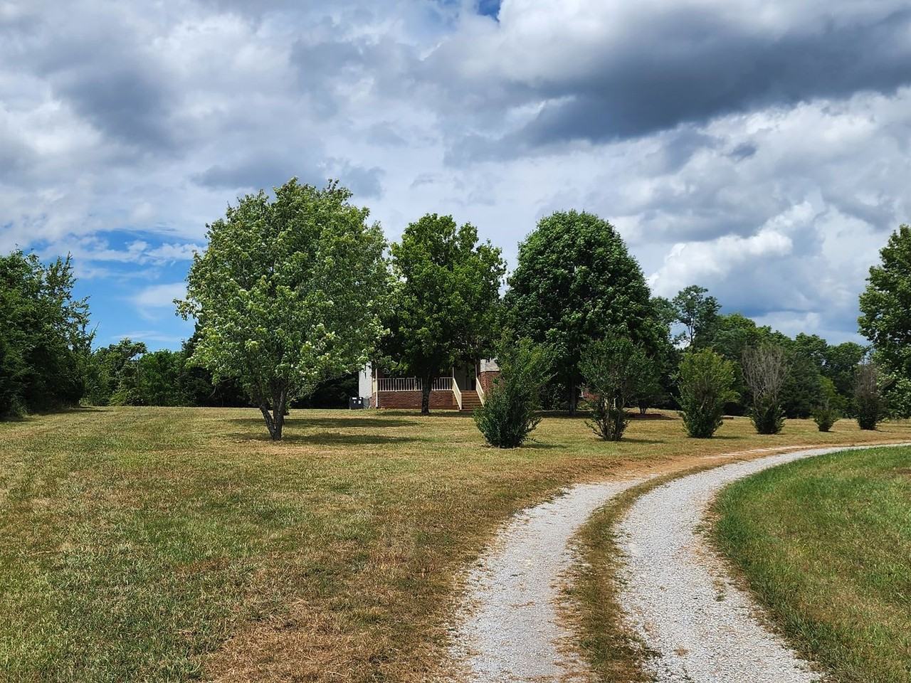 1653 Bear Creek Pike - Photo 5 of 22