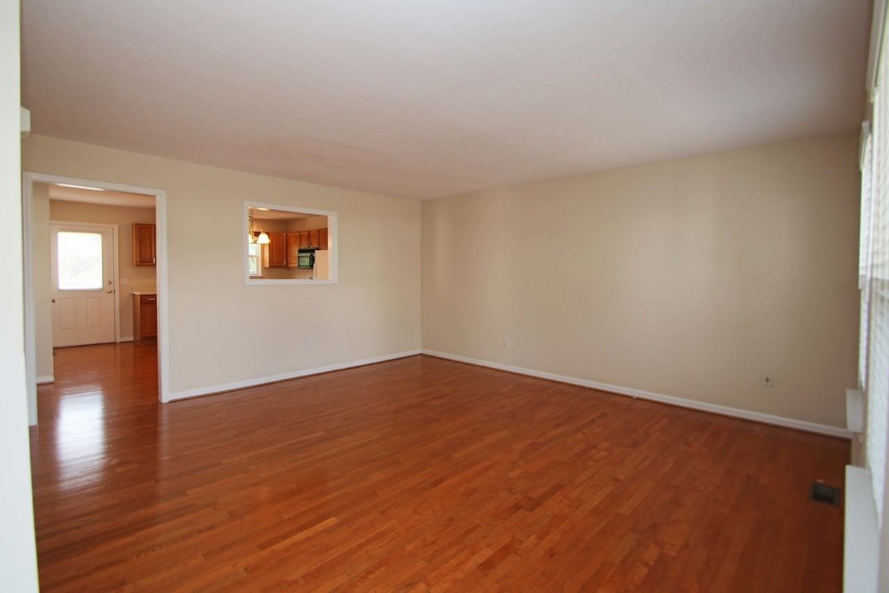 1260 Old Richmond Cir - Photo 2 of 32