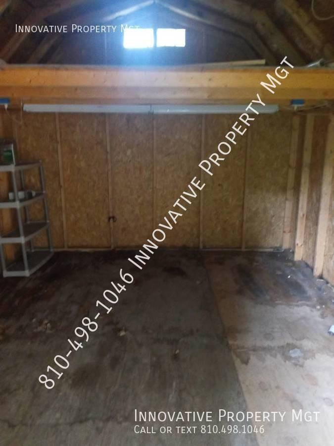 6035 Sipes Ln - Photo 3 of 43