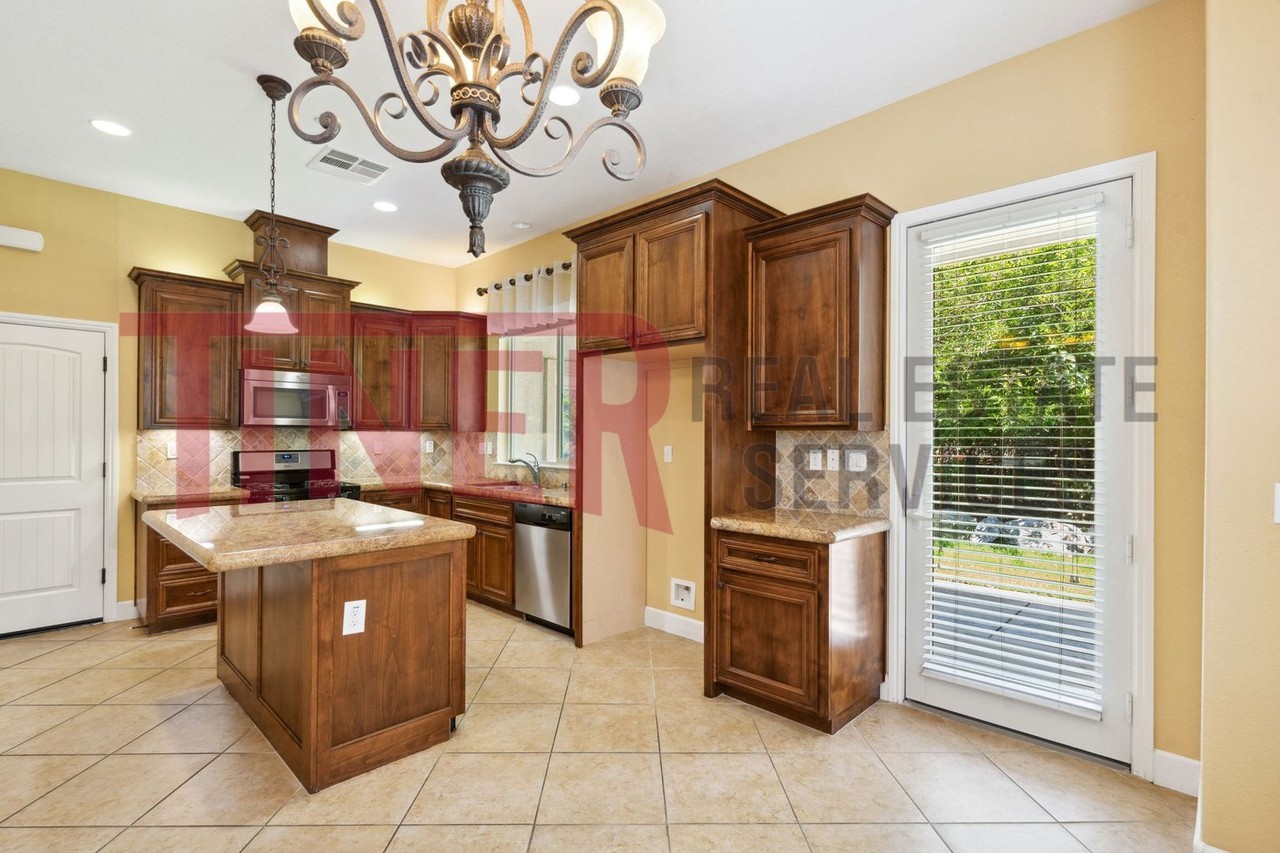 7198 Orchard Cir - Photo 3 of 26