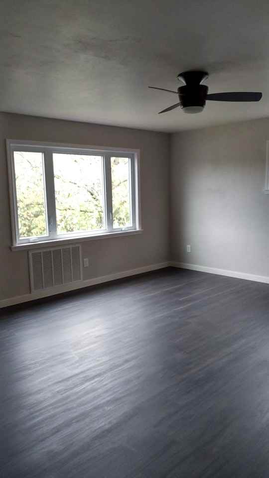 1473 Hollyrood Rd #1473 - Photo 3 of 9