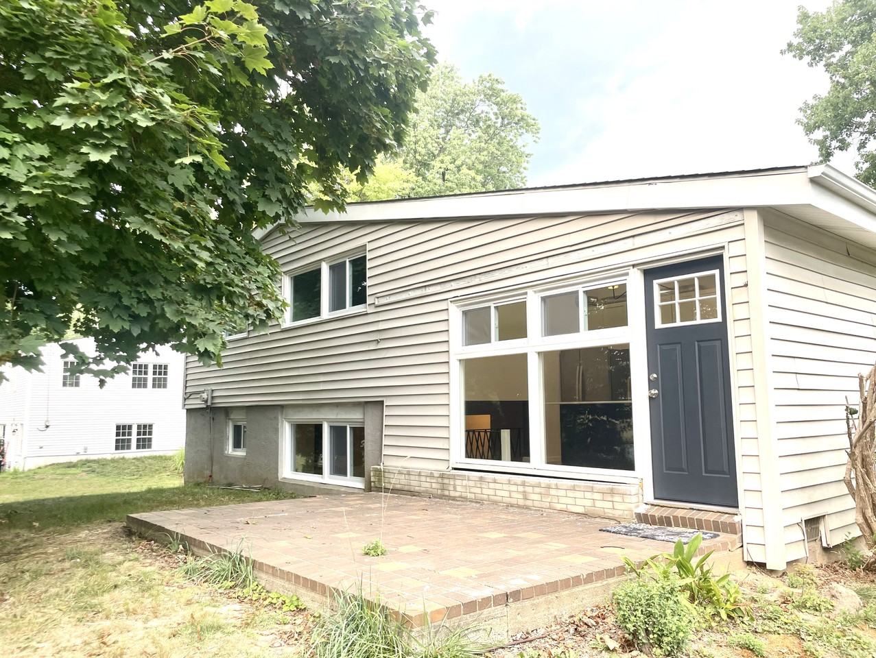 1618 Thayer Dr #NA - Photo 3 of 19
