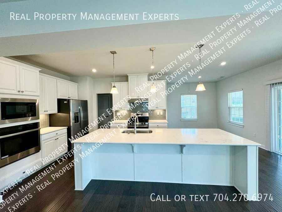 1673 Scarbrough Cir Sw - Photo 2 of 19