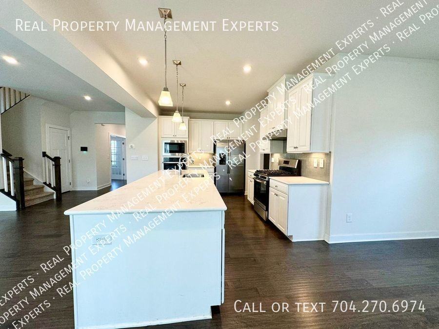 1673 Scarbrough Cir Sw - Photo 3 of 19
