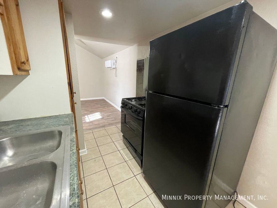 3407 S Monroe St Rear - Photo 3 of 16