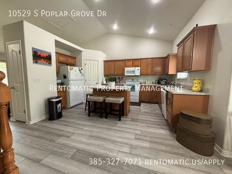 10529 S Poplar Grove Dr - Photo 3 of 46