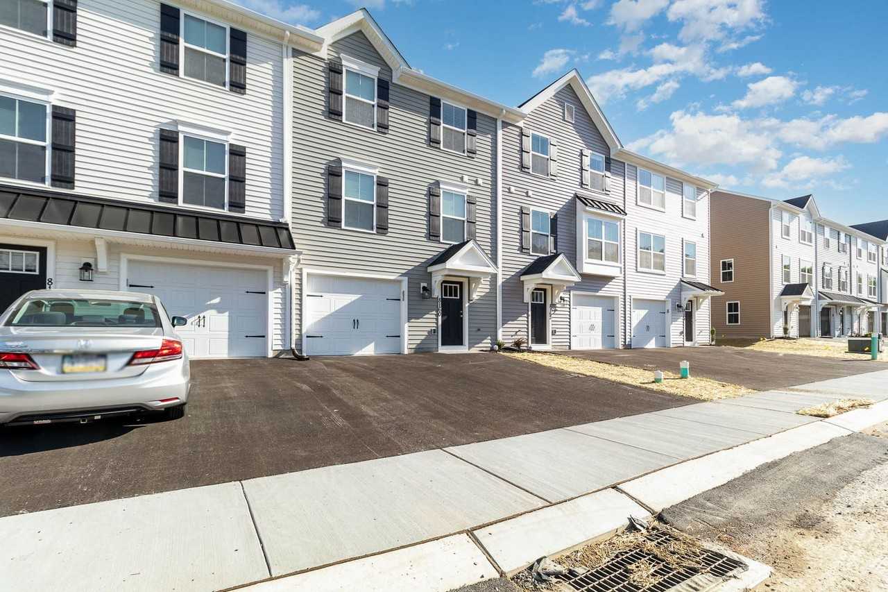 8160 Lenker Dr - Photo 2 of 29