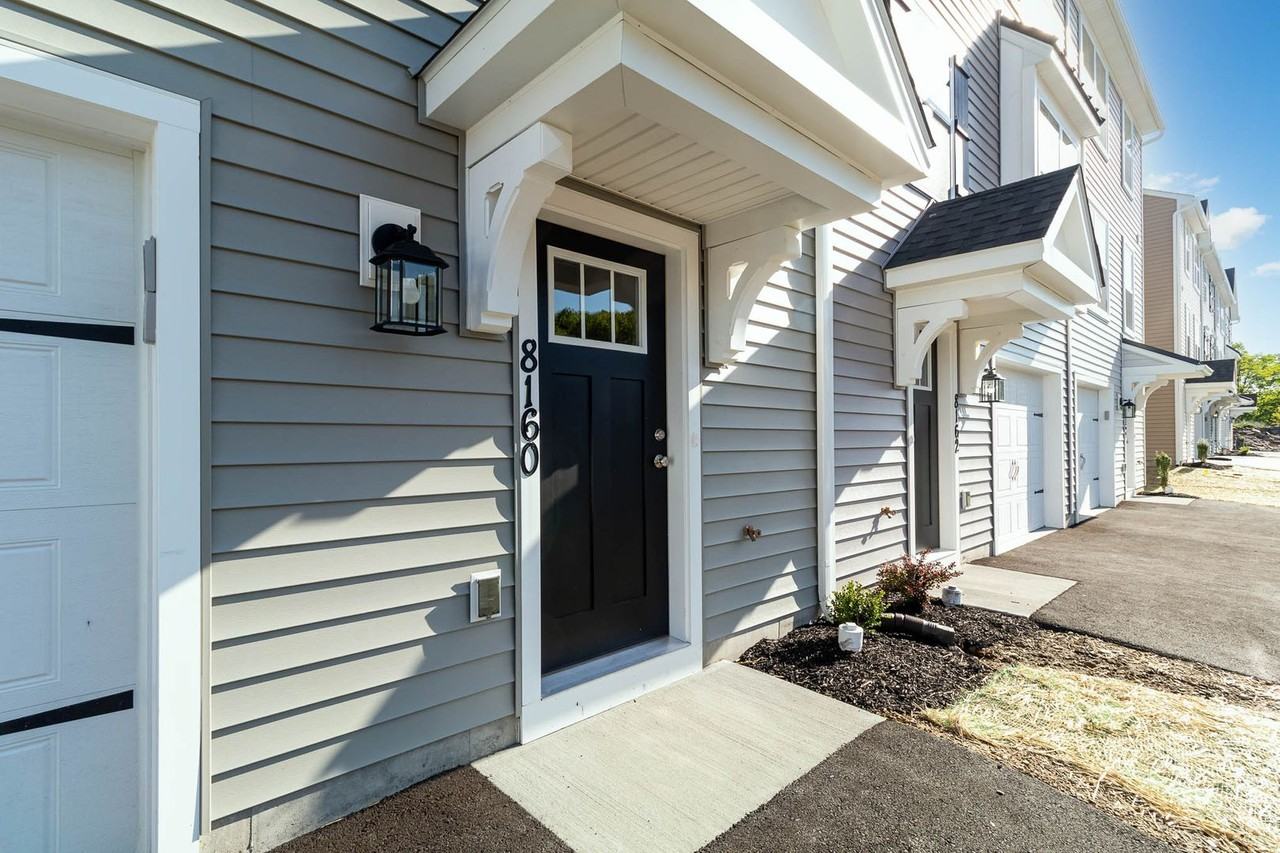 8160 Lenker Dr - Photo 4 of 29