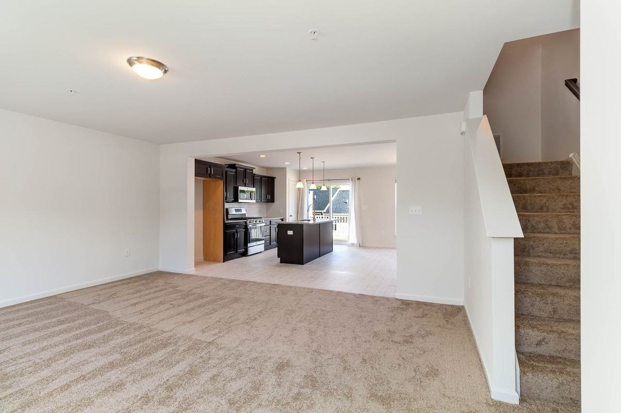 8160 Lenker Dr - Photo 5 of 29