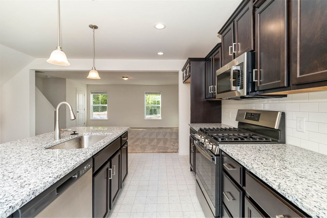 8160 Lenker Dr - Photo 7 of 29