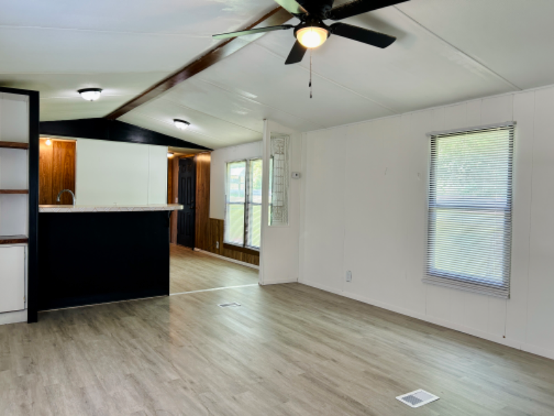 115 Lindenview Cir - Photo 2 of 7