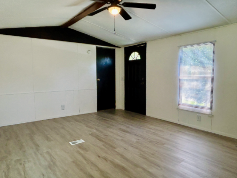 115 Lindenview Cir - Photo 3 of 7