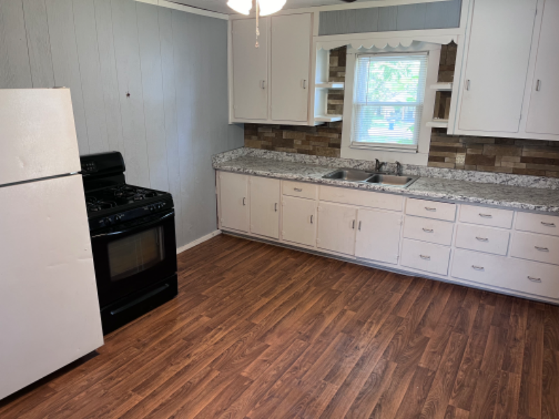 611 N Race St - Photo 4 of 10