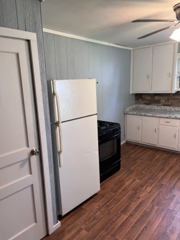 611 N Race St - Photo 5 of 10