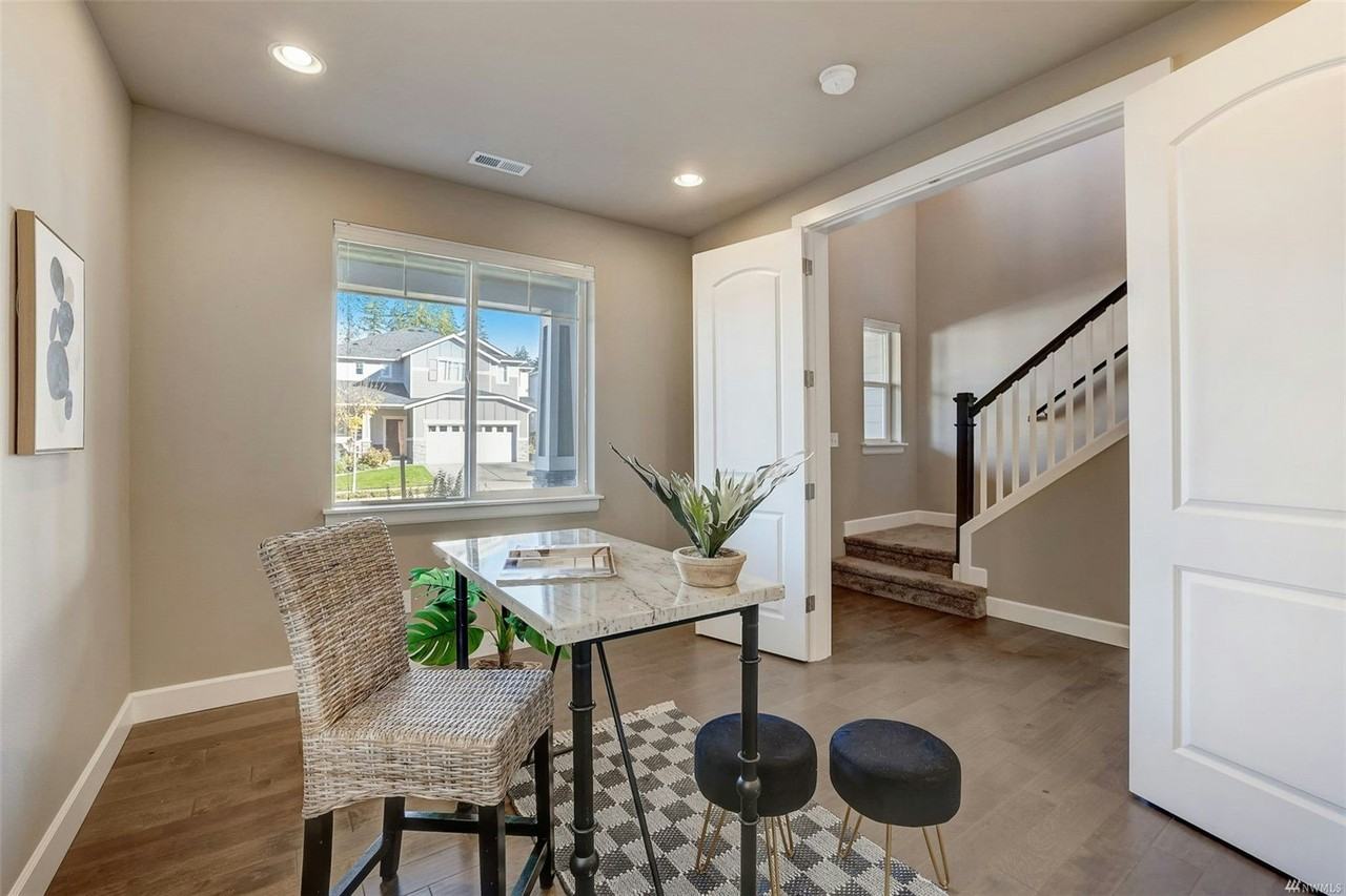 4240 Overlook Court - Photo 3 of 24