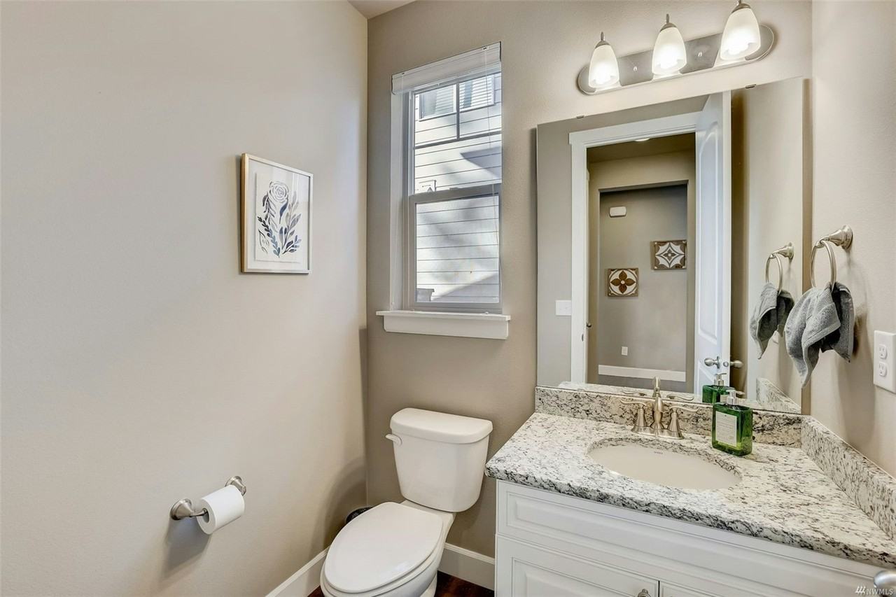 4240 Overlook Court - Photo 4 of 24