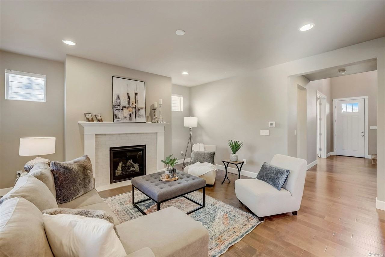 4240 Overlook Court - Photo 5 of 24