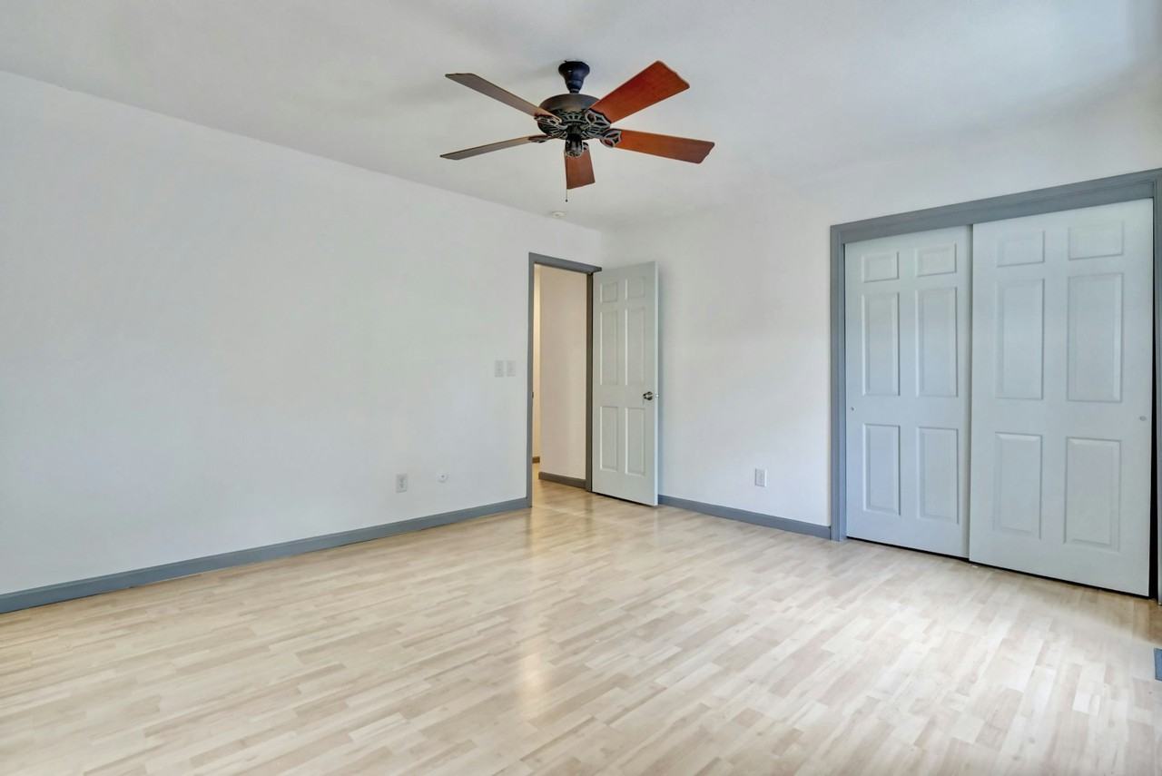 4904 Seabrook Court - Photo 3 of 12