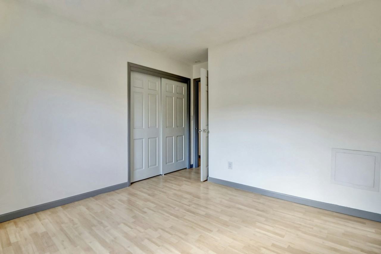 4904 Seabrook Court - Photo 4 of 12