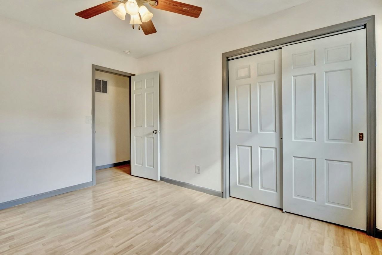 4904 Seabrook Court - Photo 5 of 12