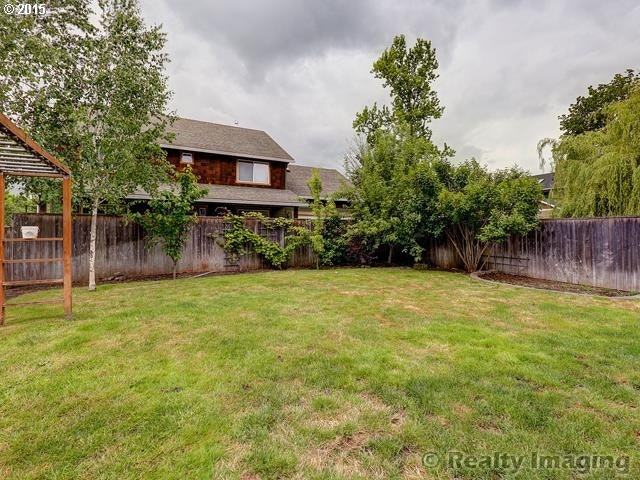 203 NE 55th Ave - Photo 3 of 32